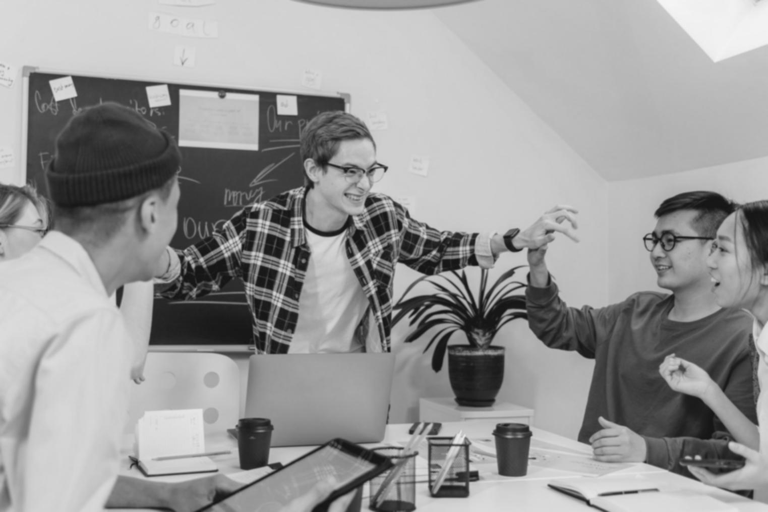 Team di consulenti fiscali donareluthivsa al lavoro